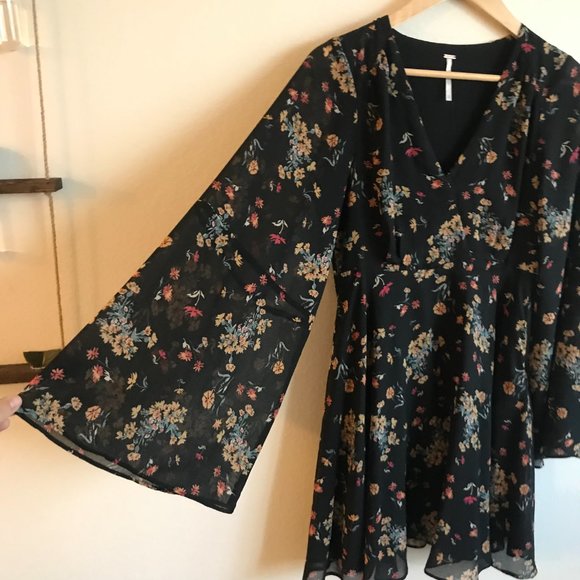Free People Chiffon Lilou Dress Black Floral Print Bell Sleeves Flowy V Neck S - Picture 4 of 9